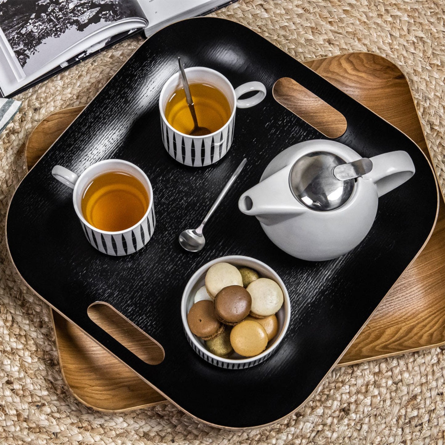 BLACK SQUARE TRAY WITH HANDLES