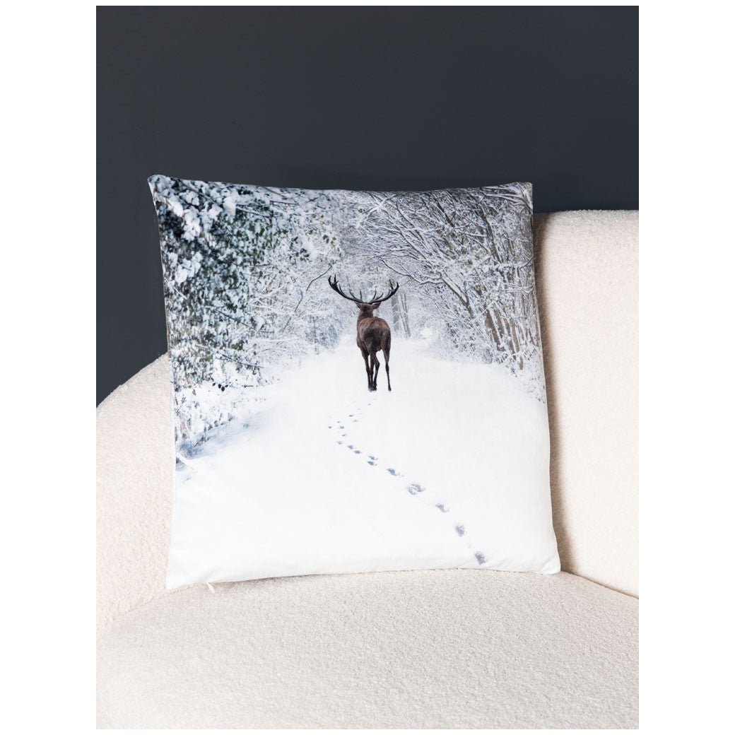 CUSHION SNOWY LANDSCAPE DEER