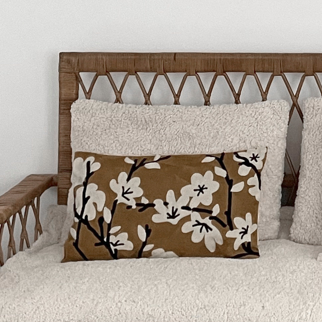 CUSHION INFLUENCE YOSHI BROWN