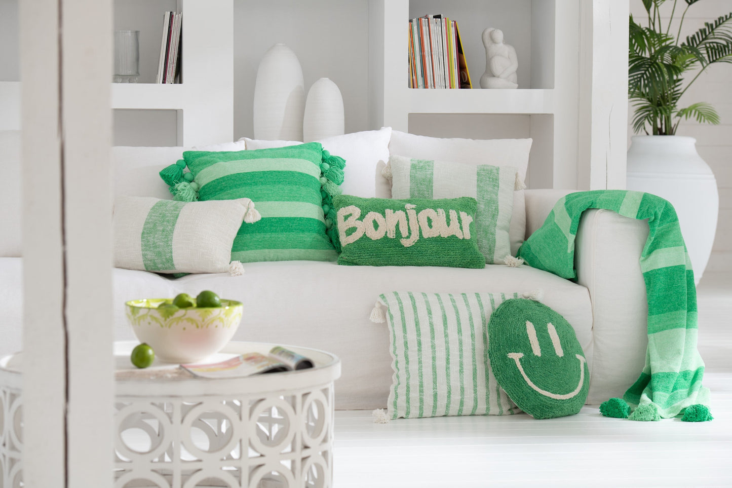 CUSHION SMILEY 45 CM TUFTED GREEN AND WHITE