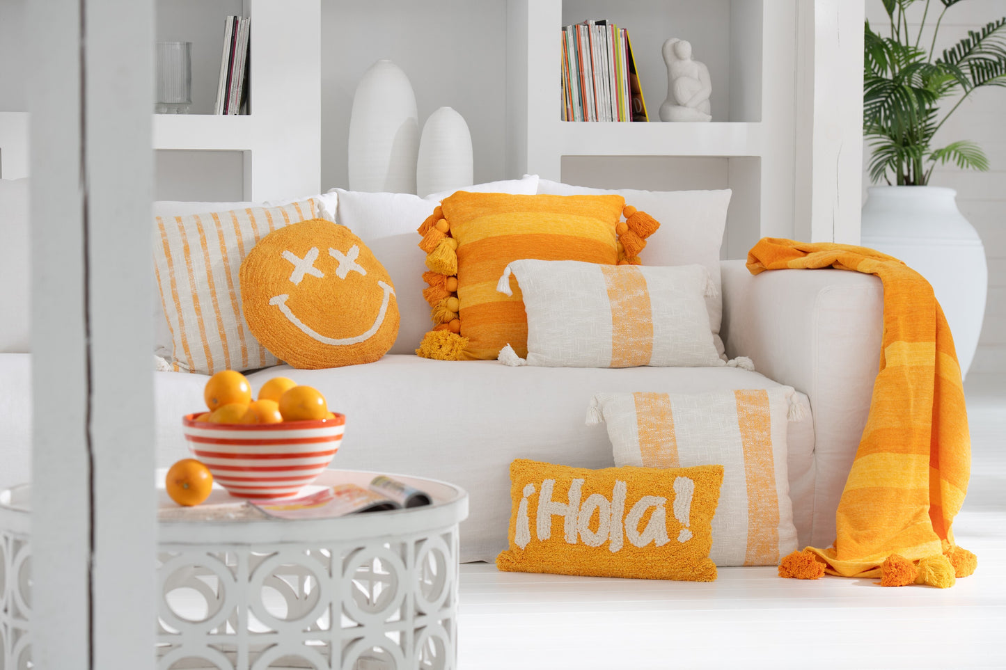 CUSHION SMILEY 45 CM TUFTED ORANGE AND WHITE
