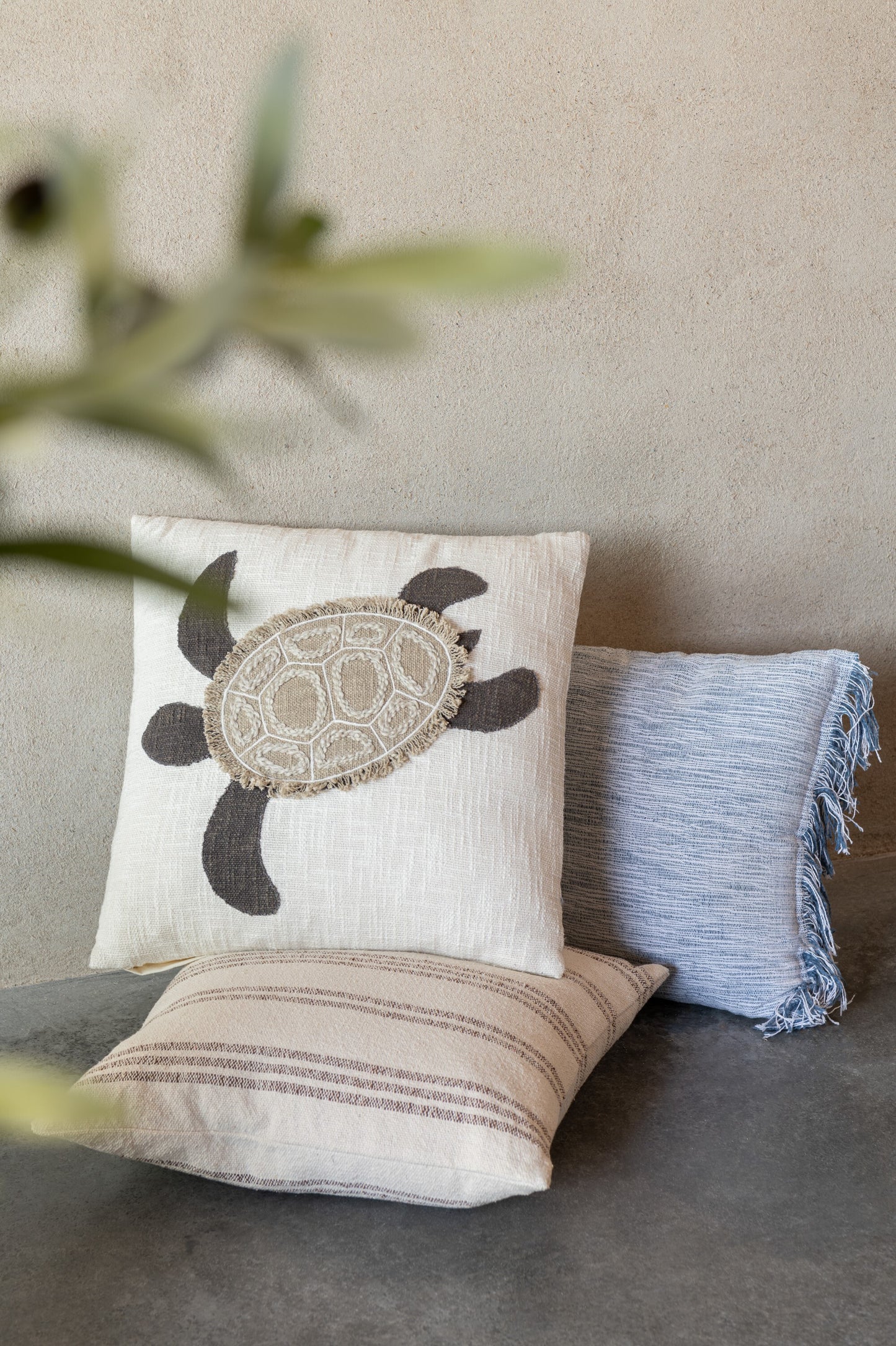 CUSHION TURTLE COTTON WOOL MIX