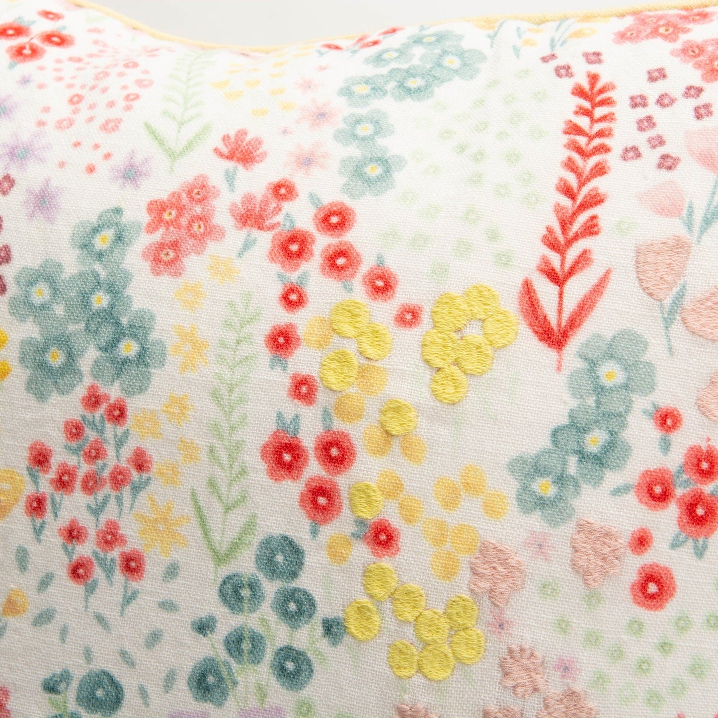 LISA LINEN CUSHION