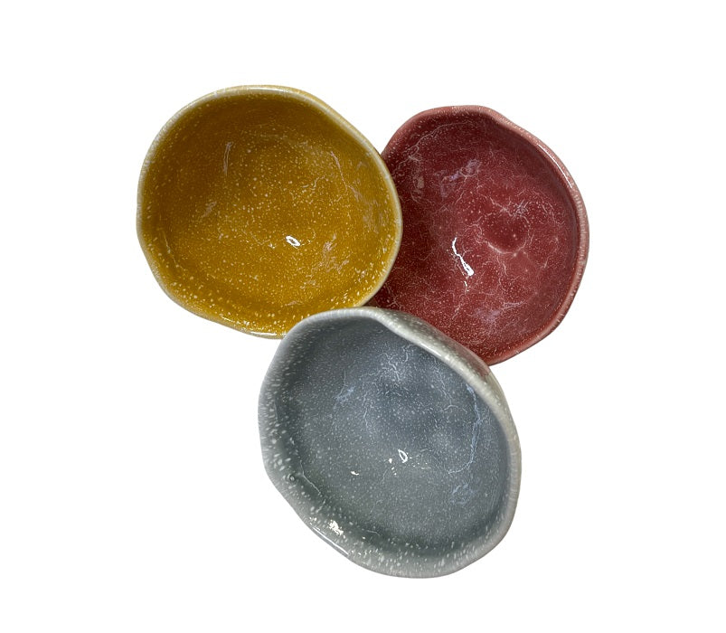 SERVING AEGEAN BOWLS WITH TRAY