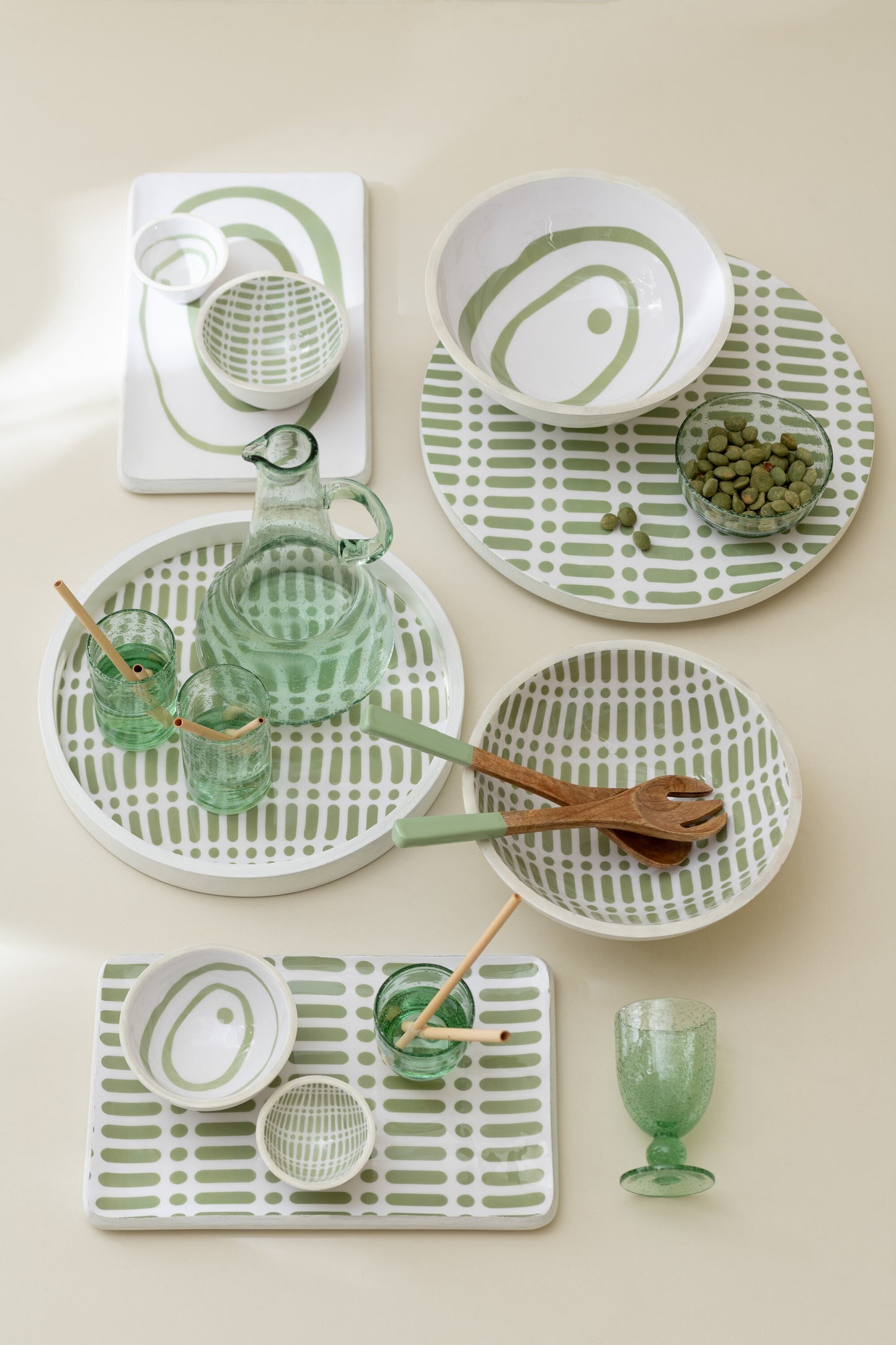 TRAY TURNING ROUND MANGO WOOD GREEN AND WHITE