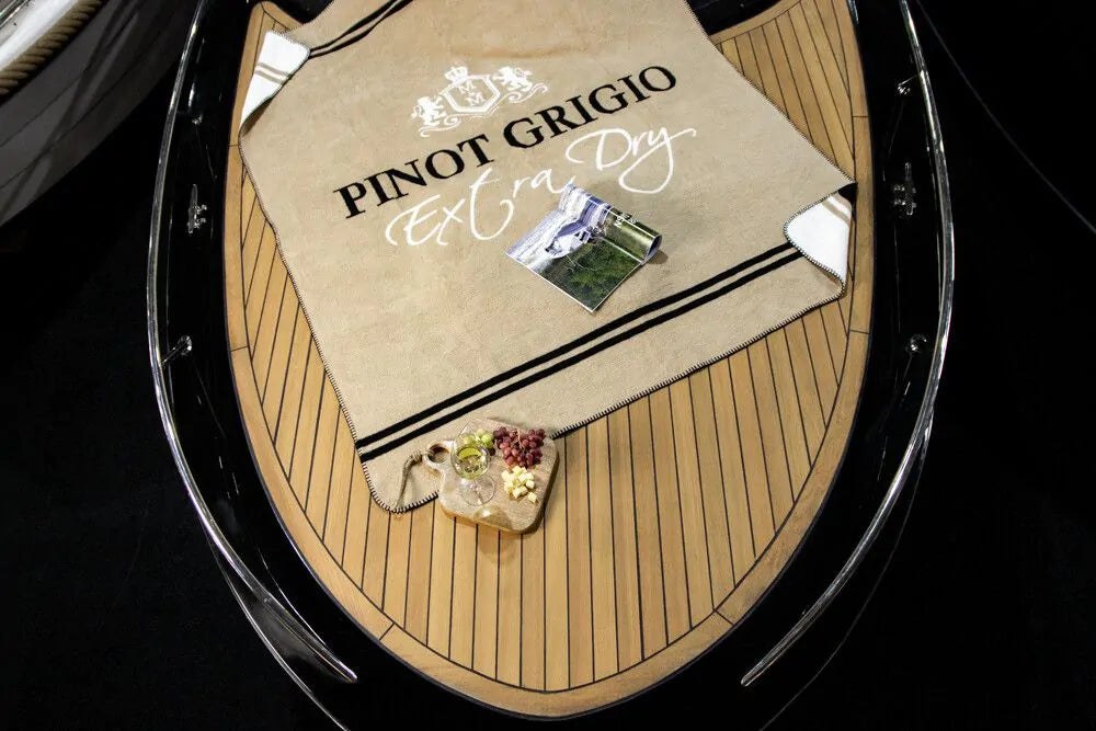 WINE PINOT GRIGIO PLAID