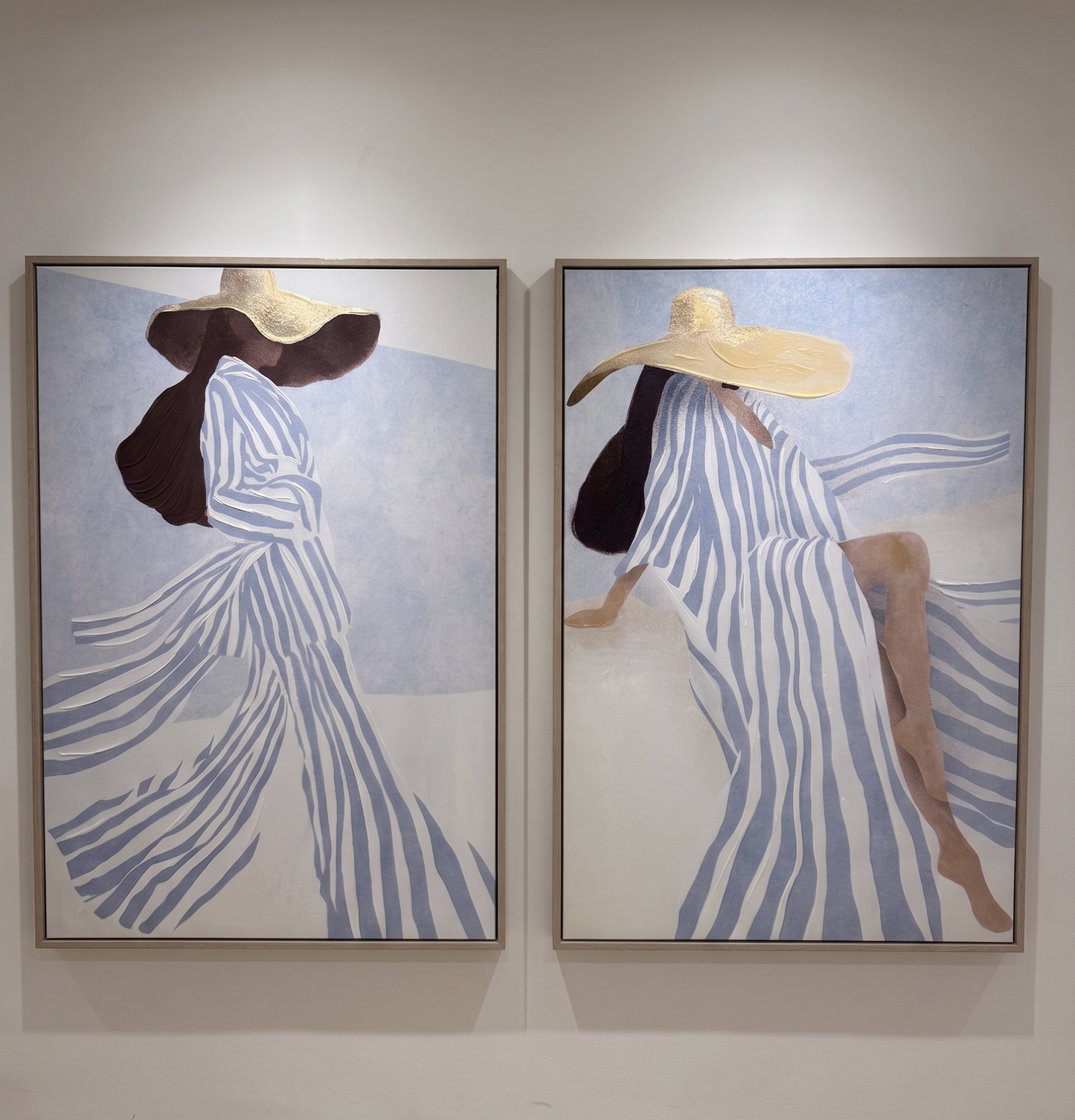 ARTWORK LADY WALKING BLUE