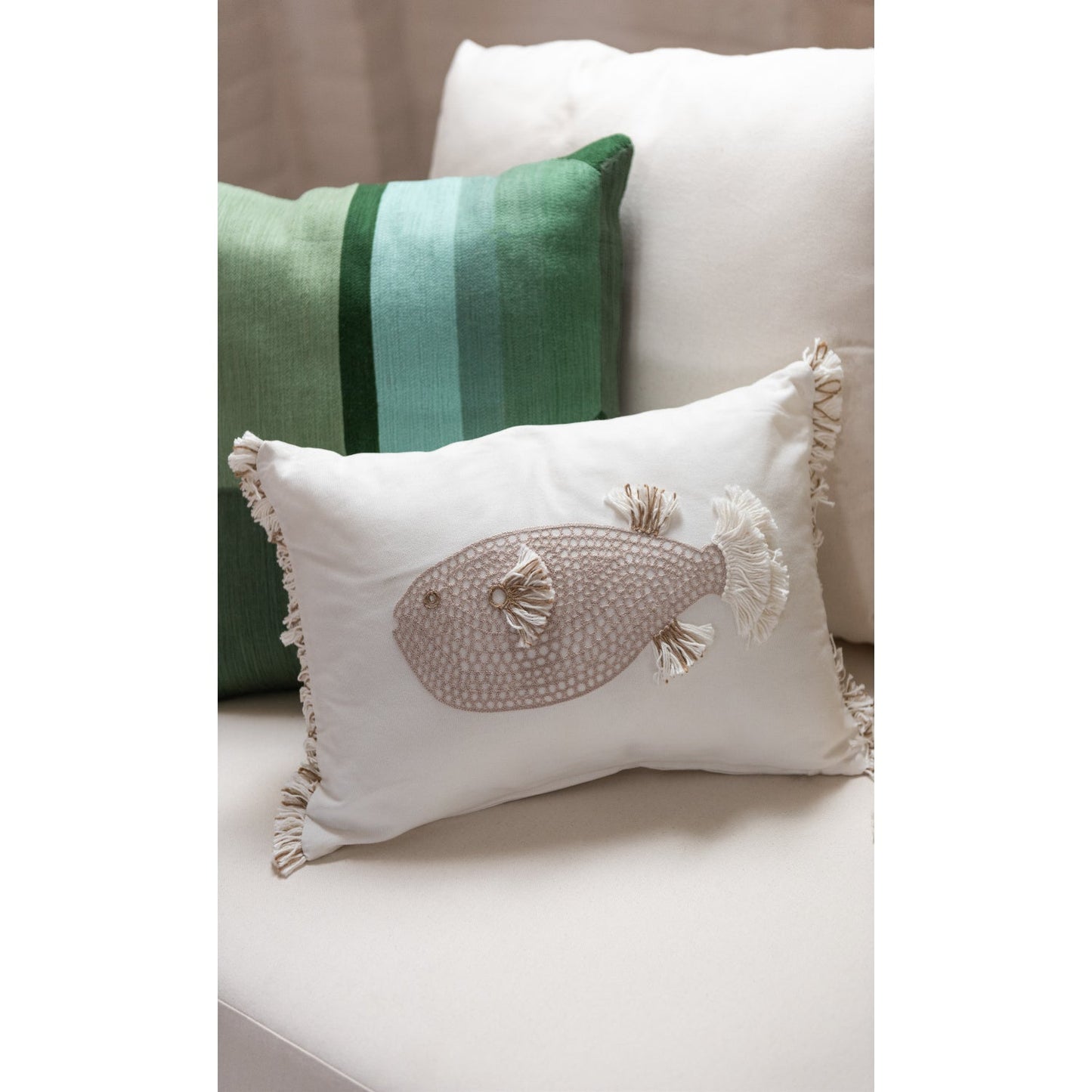 CUSHION FISH FRINGES COTTON WHITE AND TAUPE